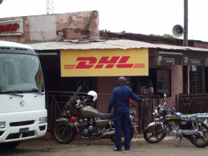 DHL Station in Accra / Art Center